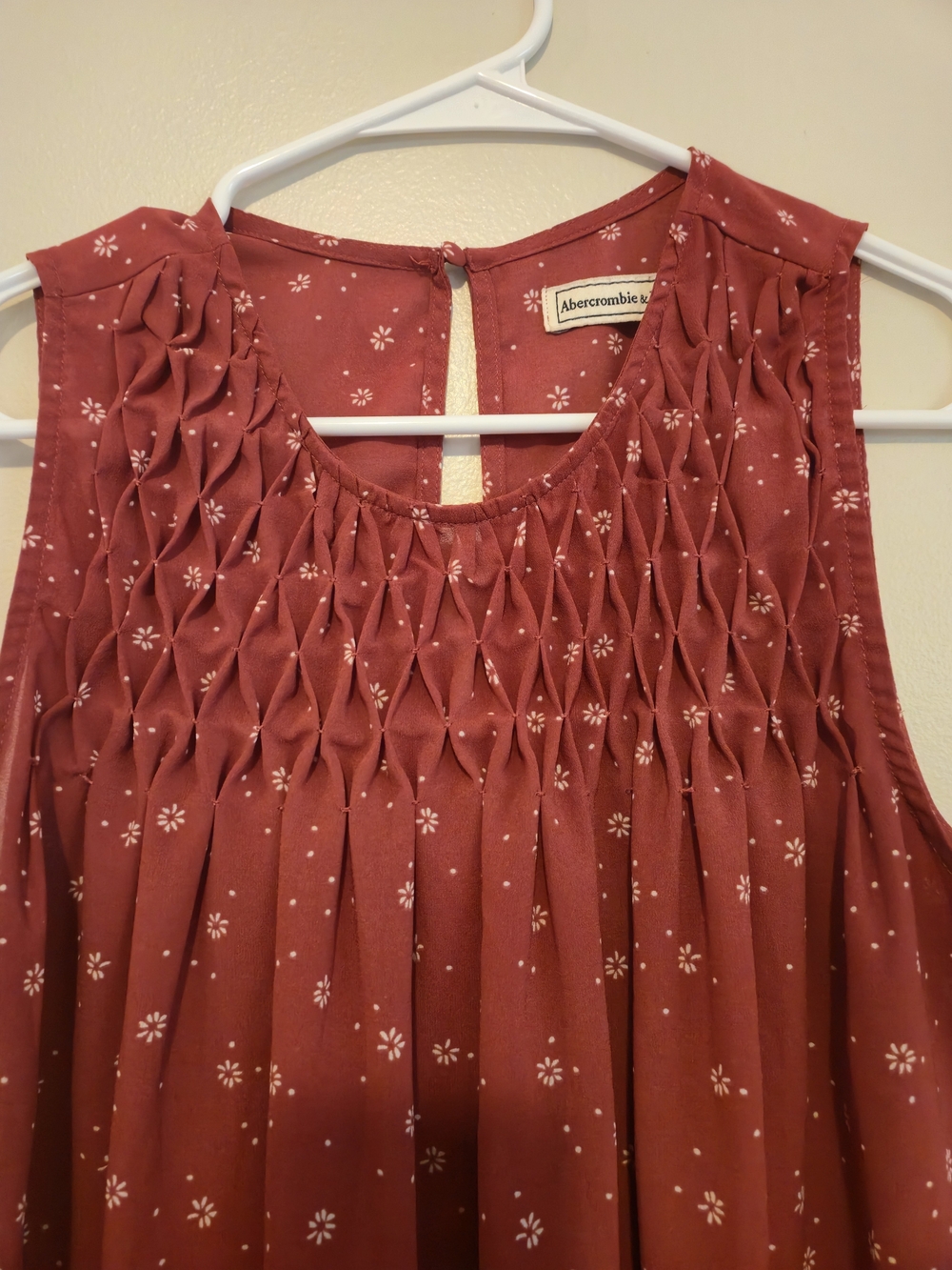 Abercrombie Sleeveless Pintuck Floral Top in Rust
